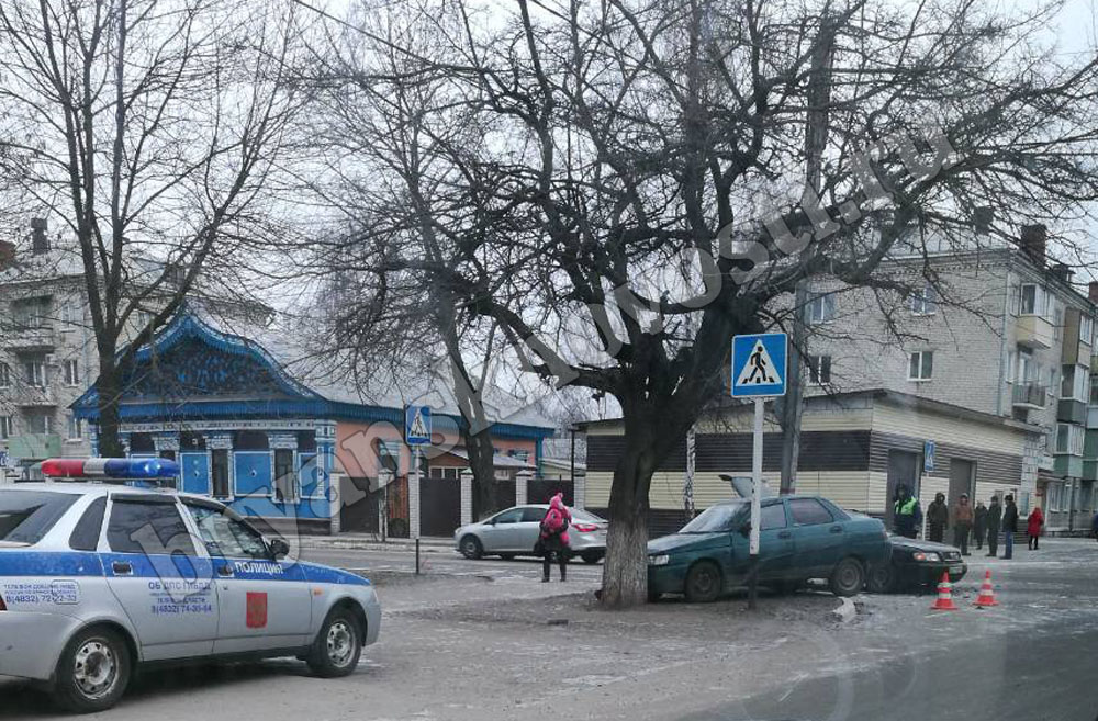 Невнимательный водитель протаранил две машины в Новозыбкове