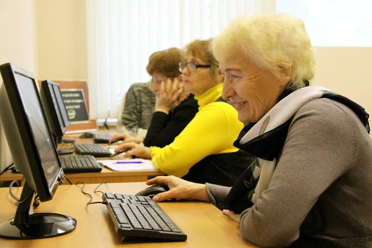 Новозыбковских пенсионеров позвали на бесплатные курсы компьютерной грамотности