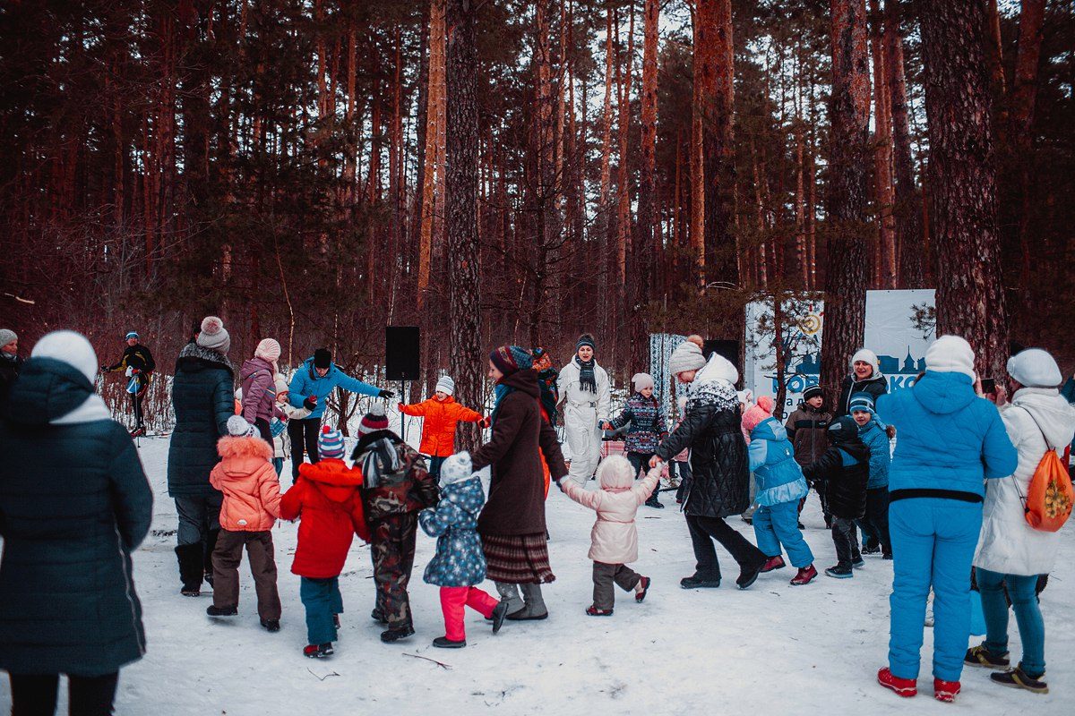 Новозыбковцев позвали на семейный праздник в зимнем лесу