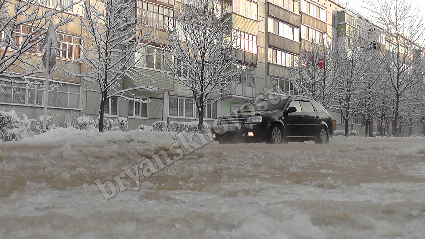 На улице Первомайской в Новозыбкове очередной порыв водопроводной сети