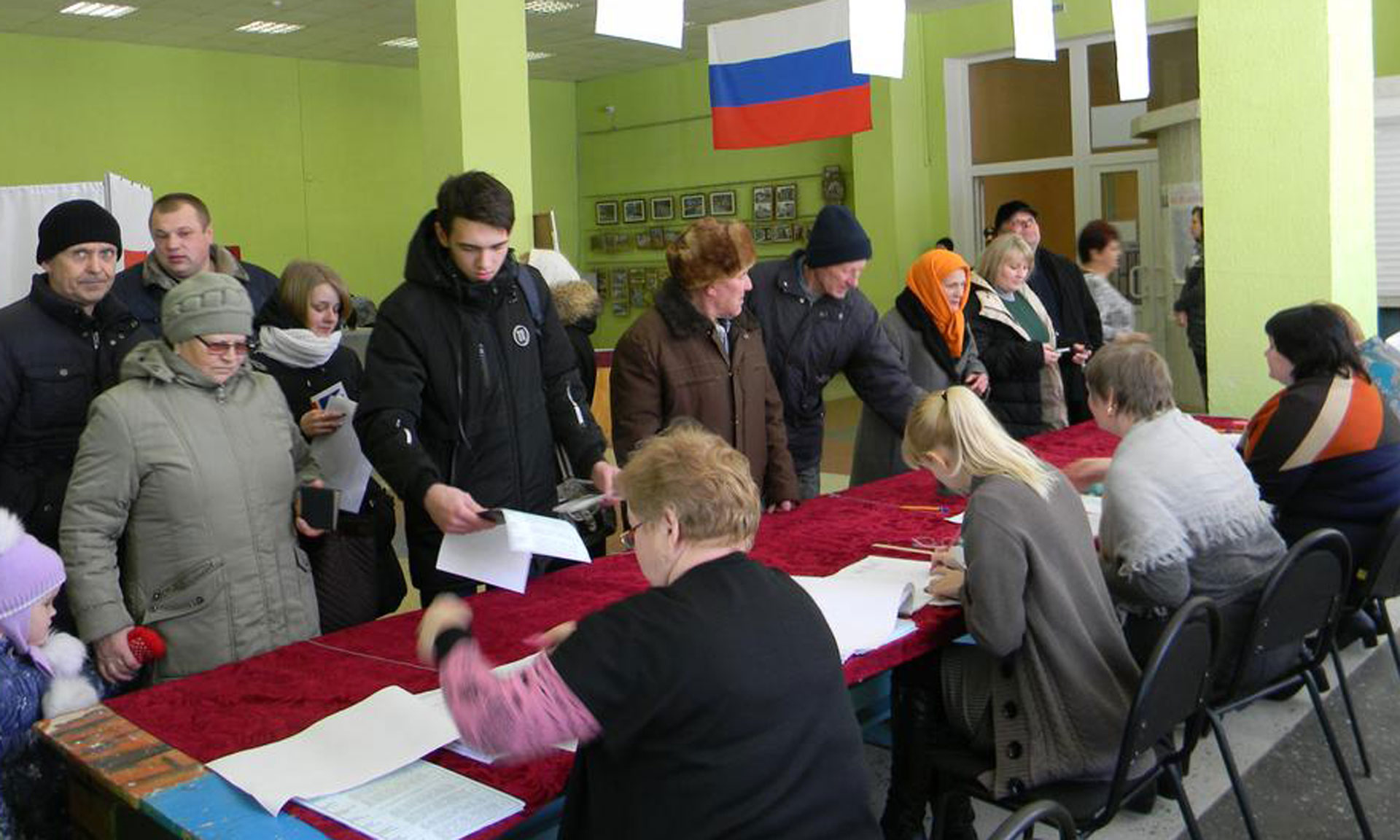 Выборы урна. Переносной ящик для голосования на выборах. Чертовицы выборы 11 сентября. В брянске есть выборы. Фото выборы в брянске.