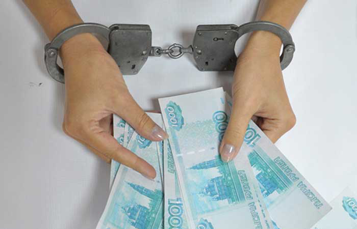 Жительнице Климово грозит реальный срок за подобранные в банкомате чужие деньги