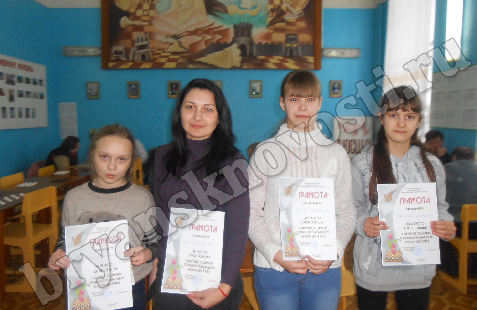 Праздничный турнир по шахматам в Новозыбкове собрал семь участниц