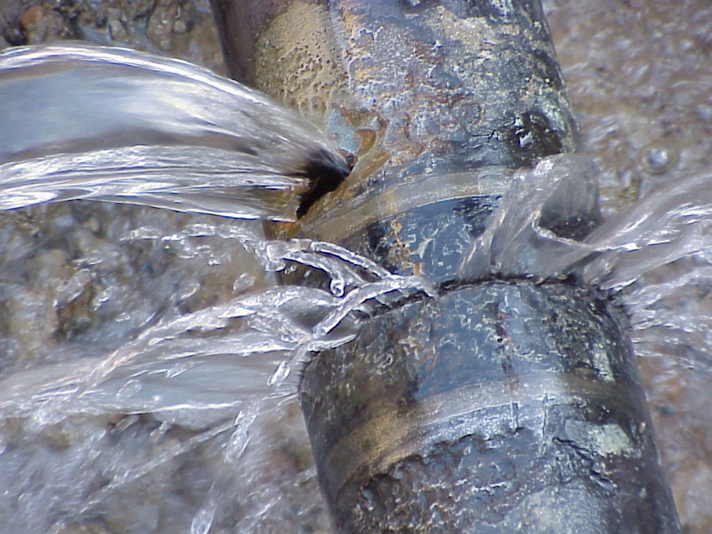 В Новозыбкове устранили очередной порыв водопроводной сети
