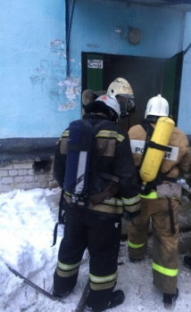 В центре Новозыбкова из-за пожара в многоэтажке эвакуировали жителей