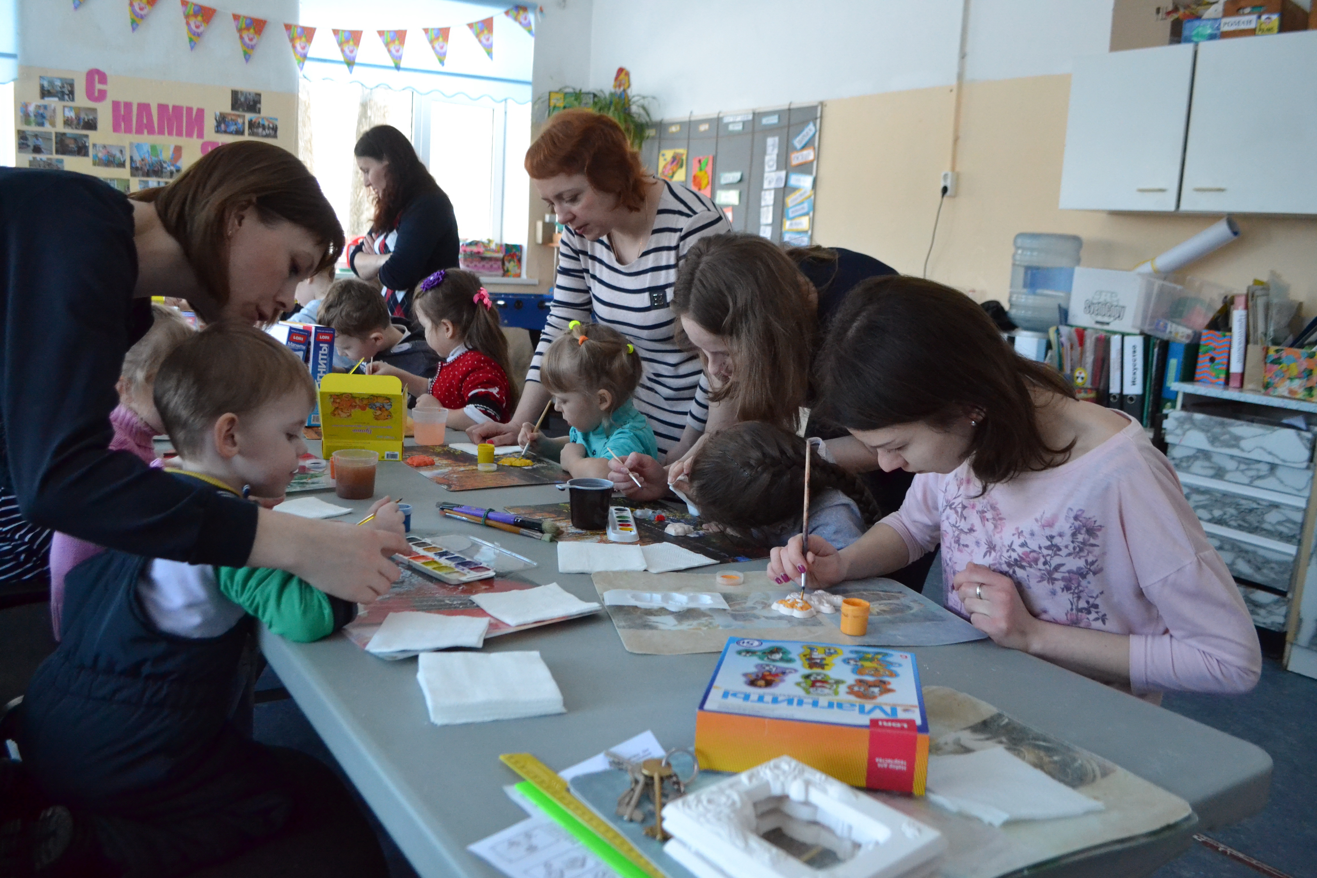 В Новозыбкове родители и дети обмениваются опытом в семейной мастерской