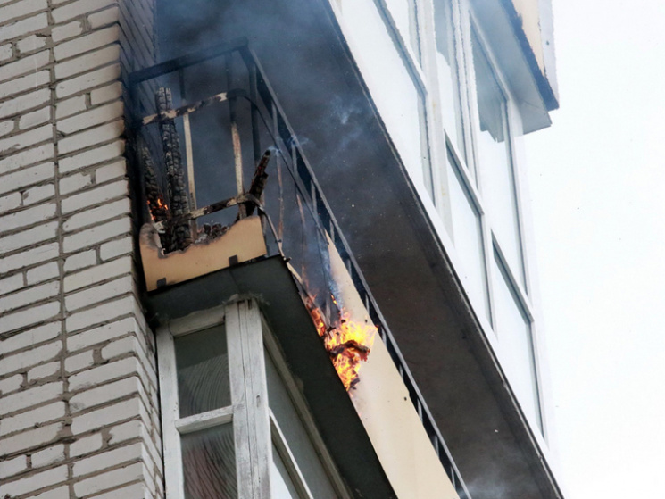 В центре Клинцов горел балкон в многоэтажке