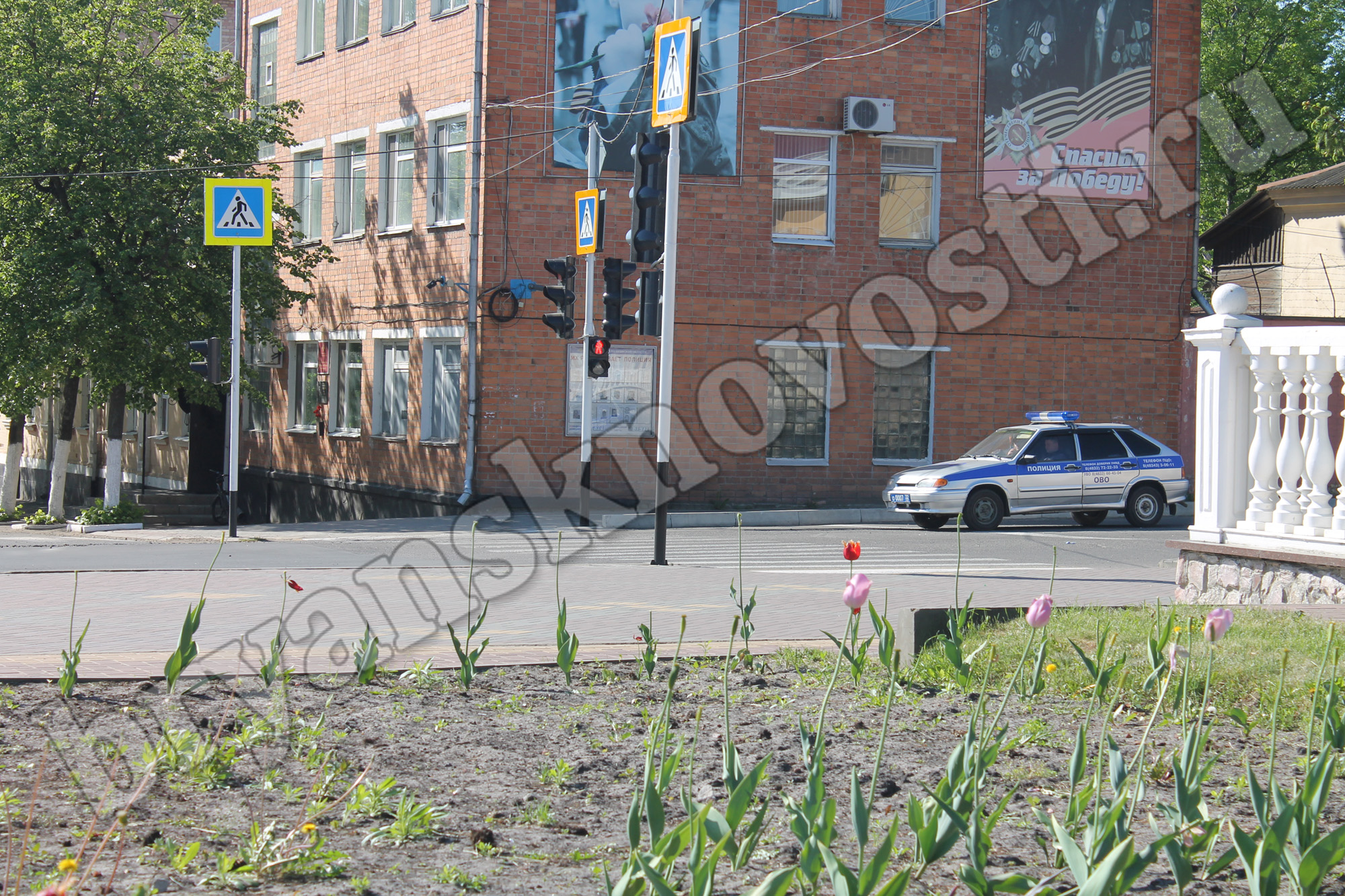 В Новозыбкове готовят центральные клумбы для высадки цветов