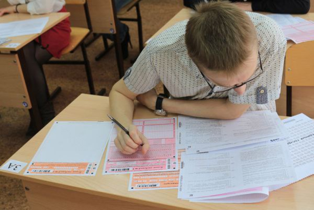 В Новозыбкове выпускники сдали первый из обязательных ЕГЭ