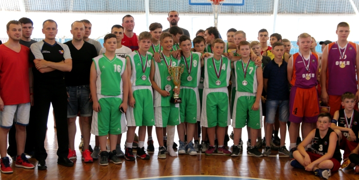Новозыбковские баскетболисты стали призерами турнира на призы Виталия Фридзона в Клинцах