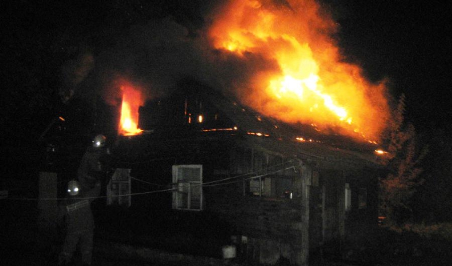 Под Новозыбковом ночью сгорел жилой дом