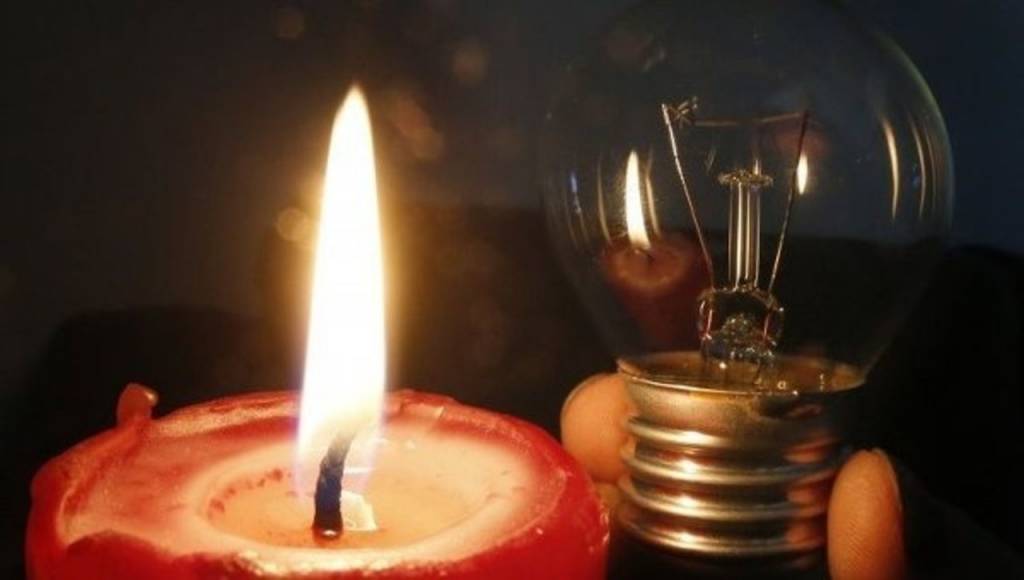 В Новозыбкове жители двух домов весь день провели без электричества