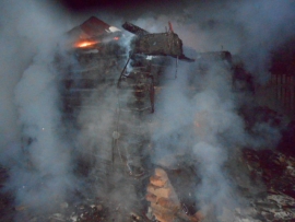 В Новозыбкове минувшей ночью сгорела баня