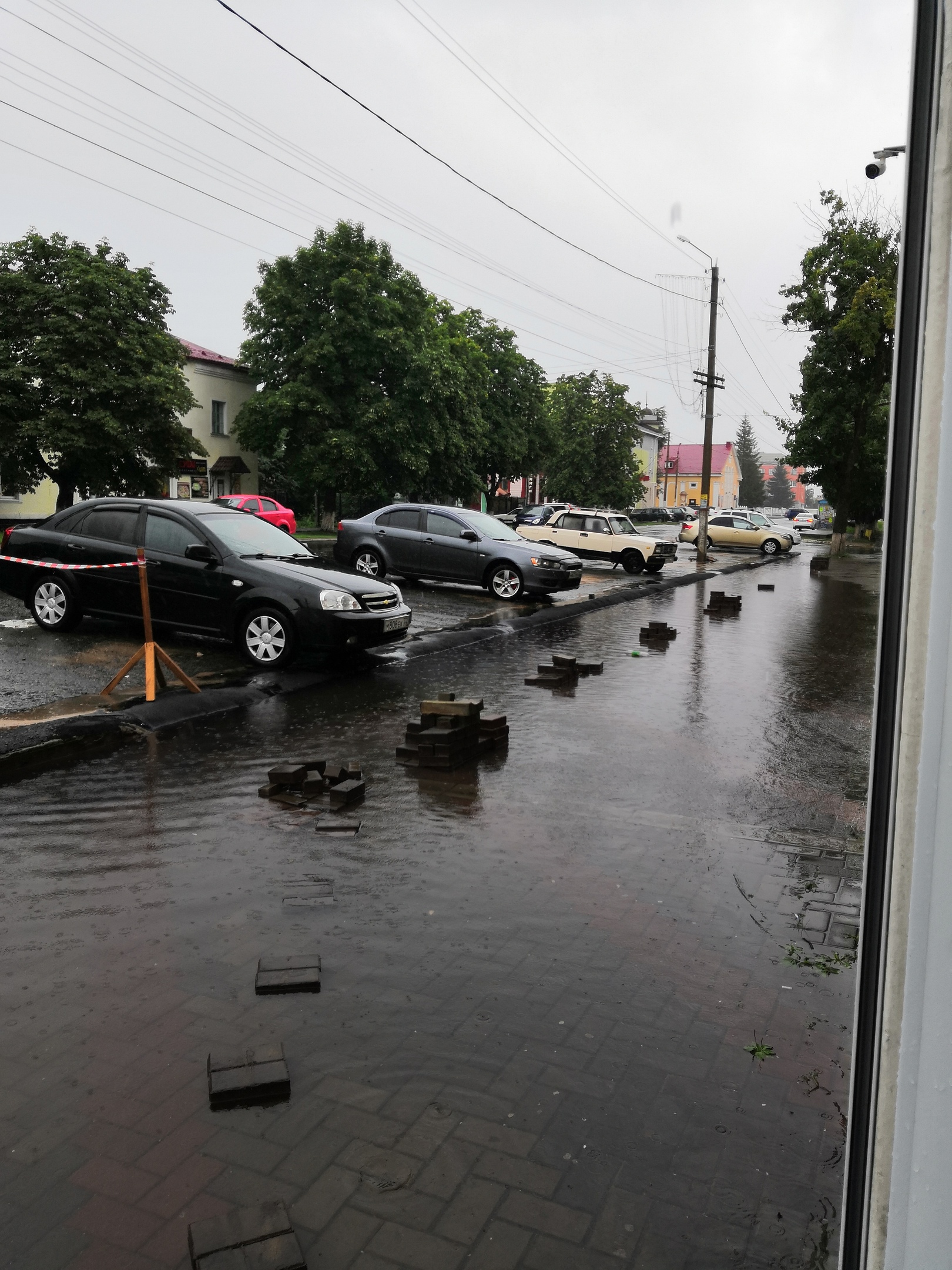 Новая ливневка в Новозыбкове не выдержала испытания дождем