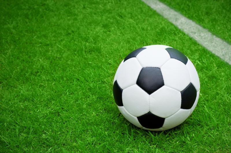Футбольный матч в Новозыбкове был остановлен из-за опасного столкновения лоб в лоб