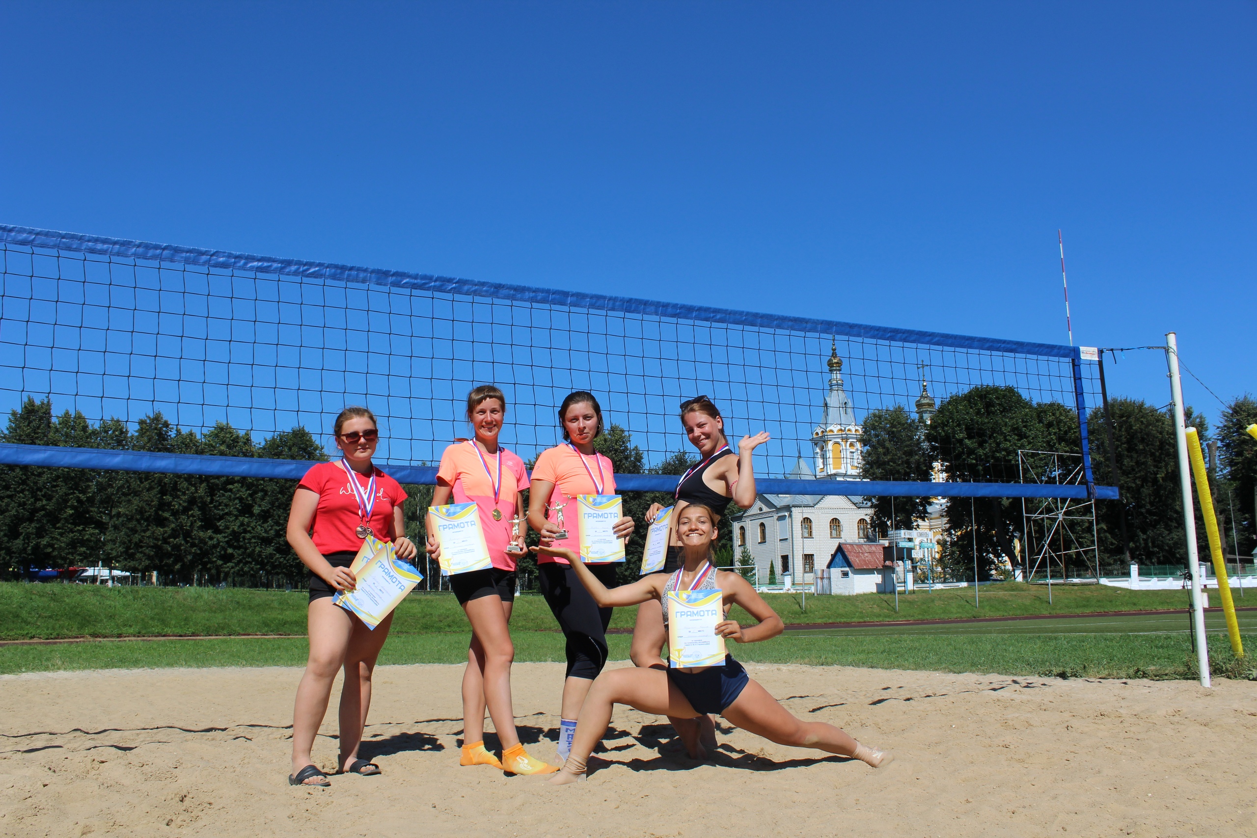Турнир по пляжному волейболу в Новозыбкове собрал десятки команд со всей области