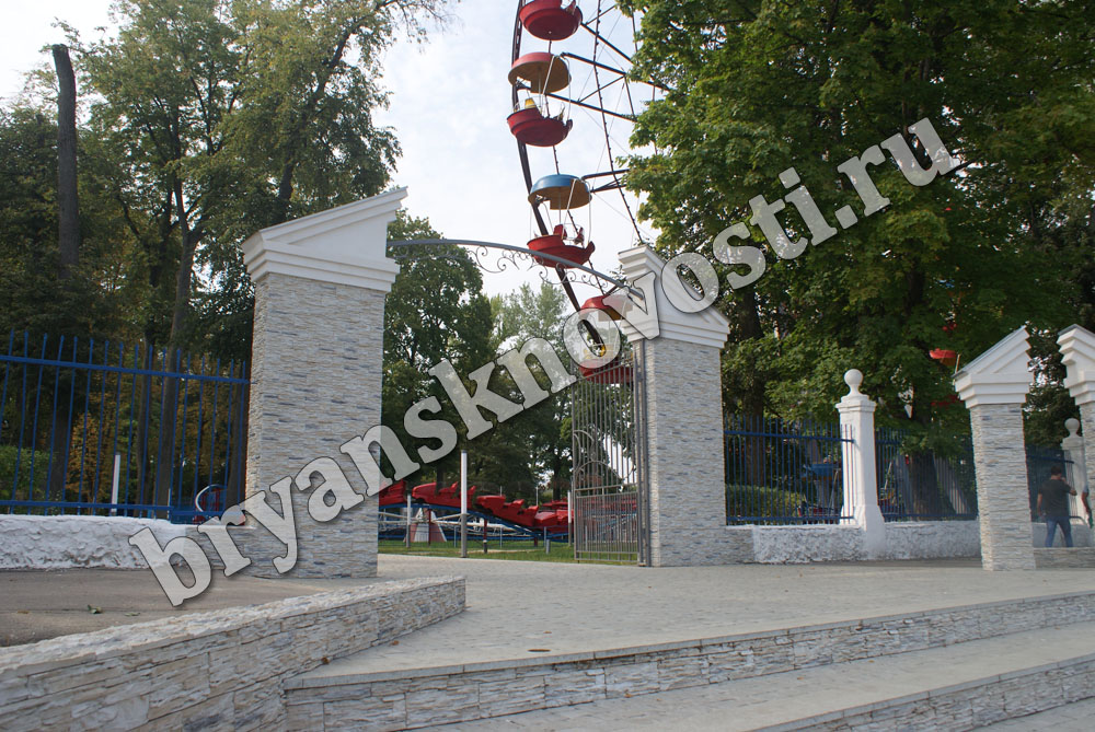 В Новозыбкове новые ворота в парк будут серыми