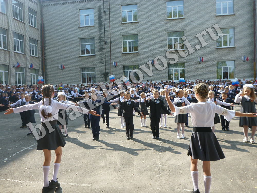 Мбоу сош 4 новозыбков. Школа 1 новозыбков. Гимназия город новозыбков. Гимназия новозыбков. Школа номер 4 новозыбков фото.