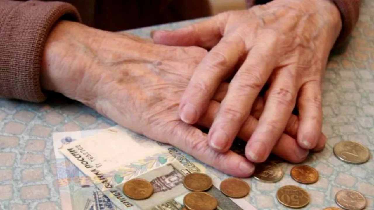 В Клинцовском районе лже-соцработницы лишили стариков сбережений