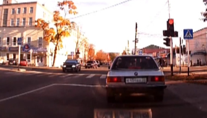 В Новозыбкове сняли на видео торопыг на перекрестке
