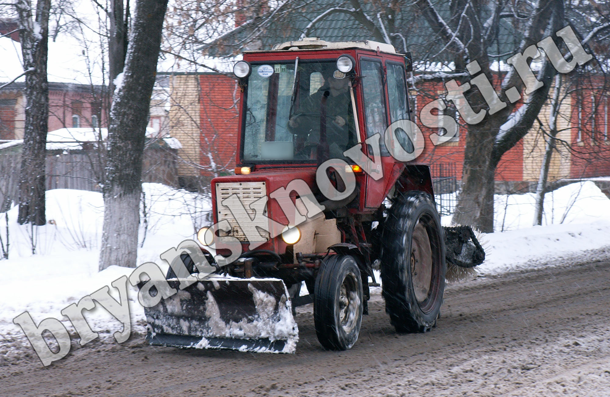 Выпавший снег вывел коммунальную технику на улицы Новозыбкова