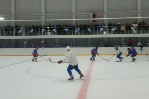 Новозыбковские хоккеисты уступили БМЗ, но сыграли вничью с «Новым городом»