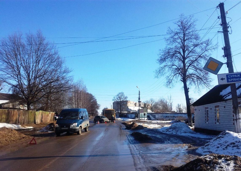 В Клинцах в двойной аварии ранен 2-летний малыш