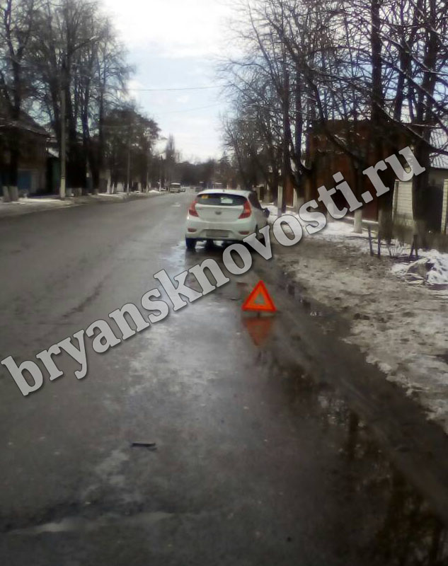 В Новозыбкове автоледи сбила ребенка: девочка цела, на машине повреждения