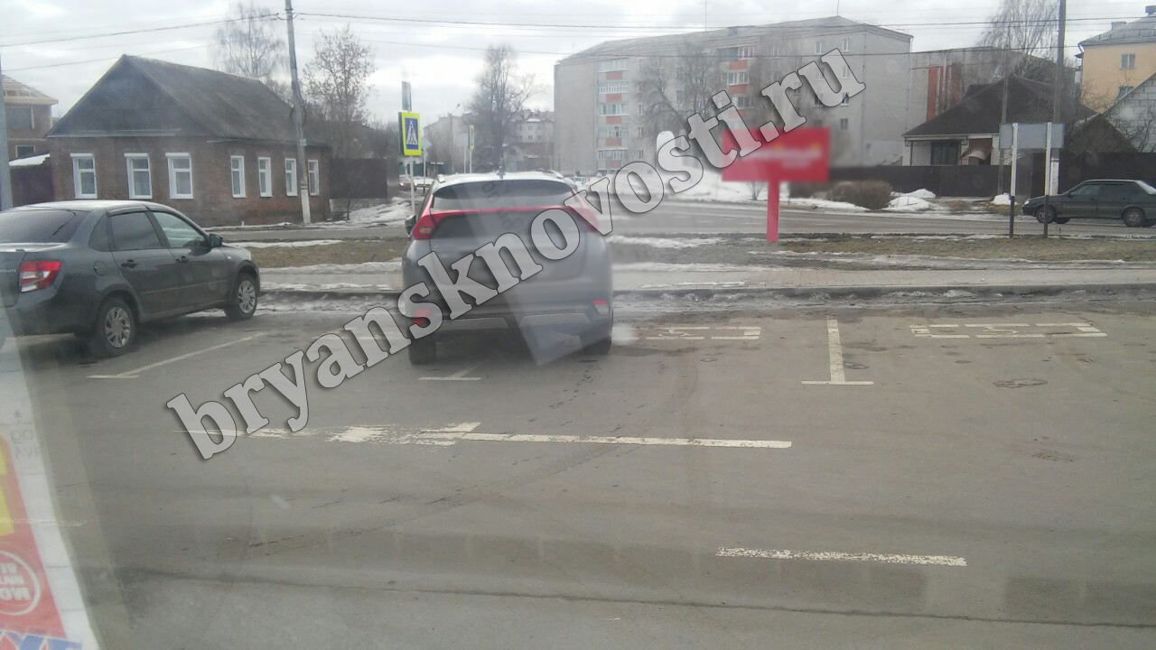 В Новозыбкове водителям, занявшим места для инвалидов, выписали крупные штрафы