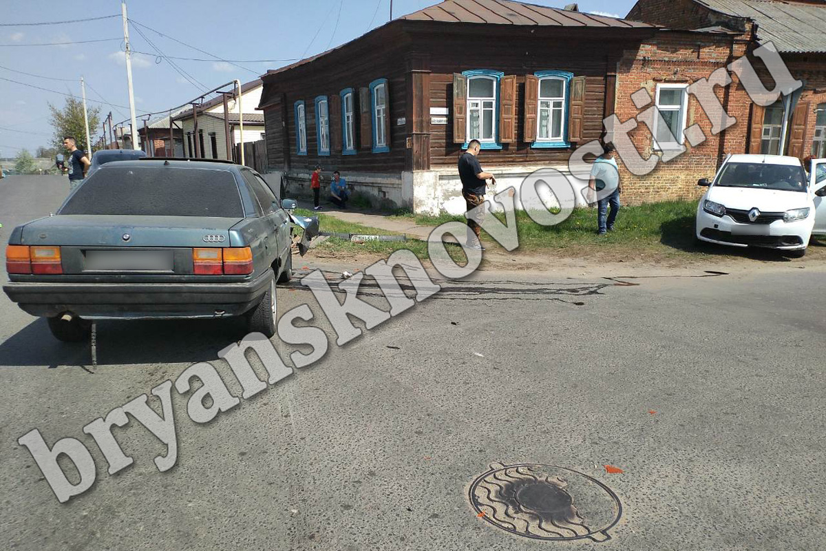 В дорожной аварии в Новозыбкове пострадали два человека