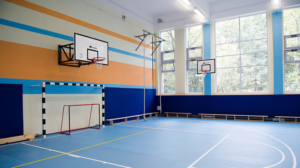 В школах Брянщины отремонтируют спортзалы