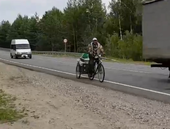 Месяц и два дня: пенсионер из Екатеринбурга едет к брату в брянское село на велосипеде