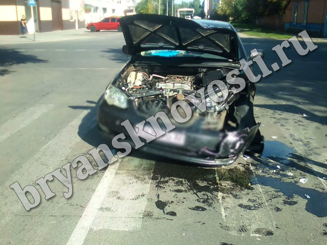 Сегодня в Новозыбкове водитель страшно разбил автомобиль. Люди не пострадали