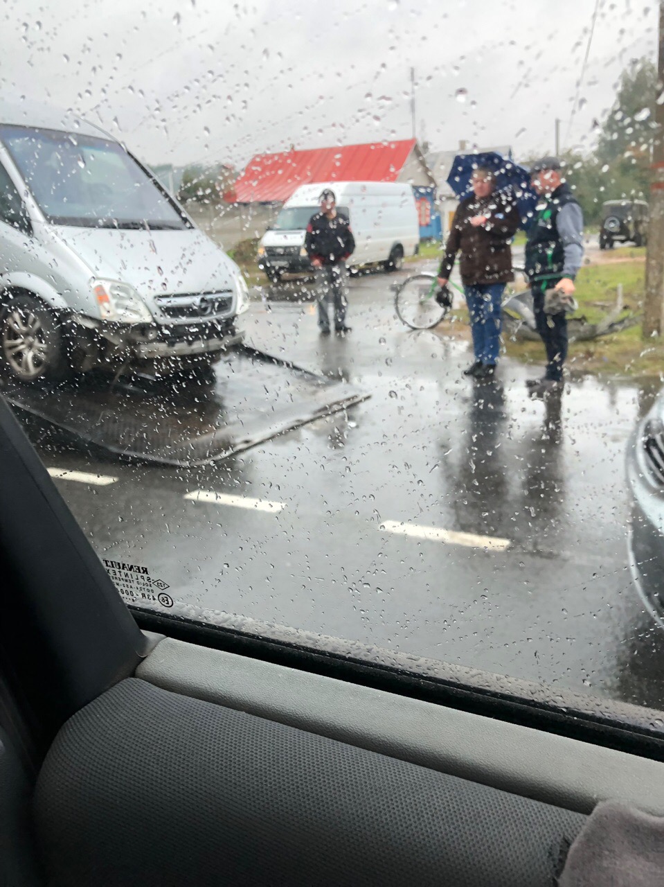 В Новозыбкове после аварии автомобиль пришлось увозить на эвакуаторе