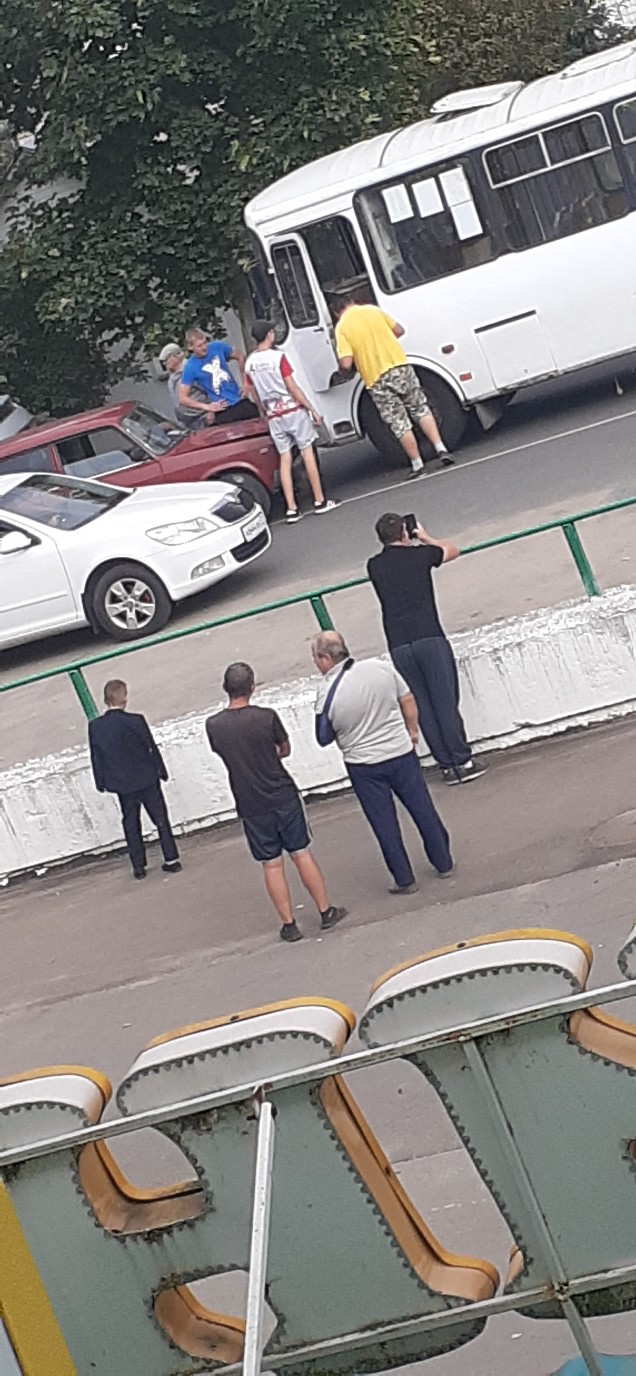В Новозыбкове рейсовый автобус попал в дорожную аварию
