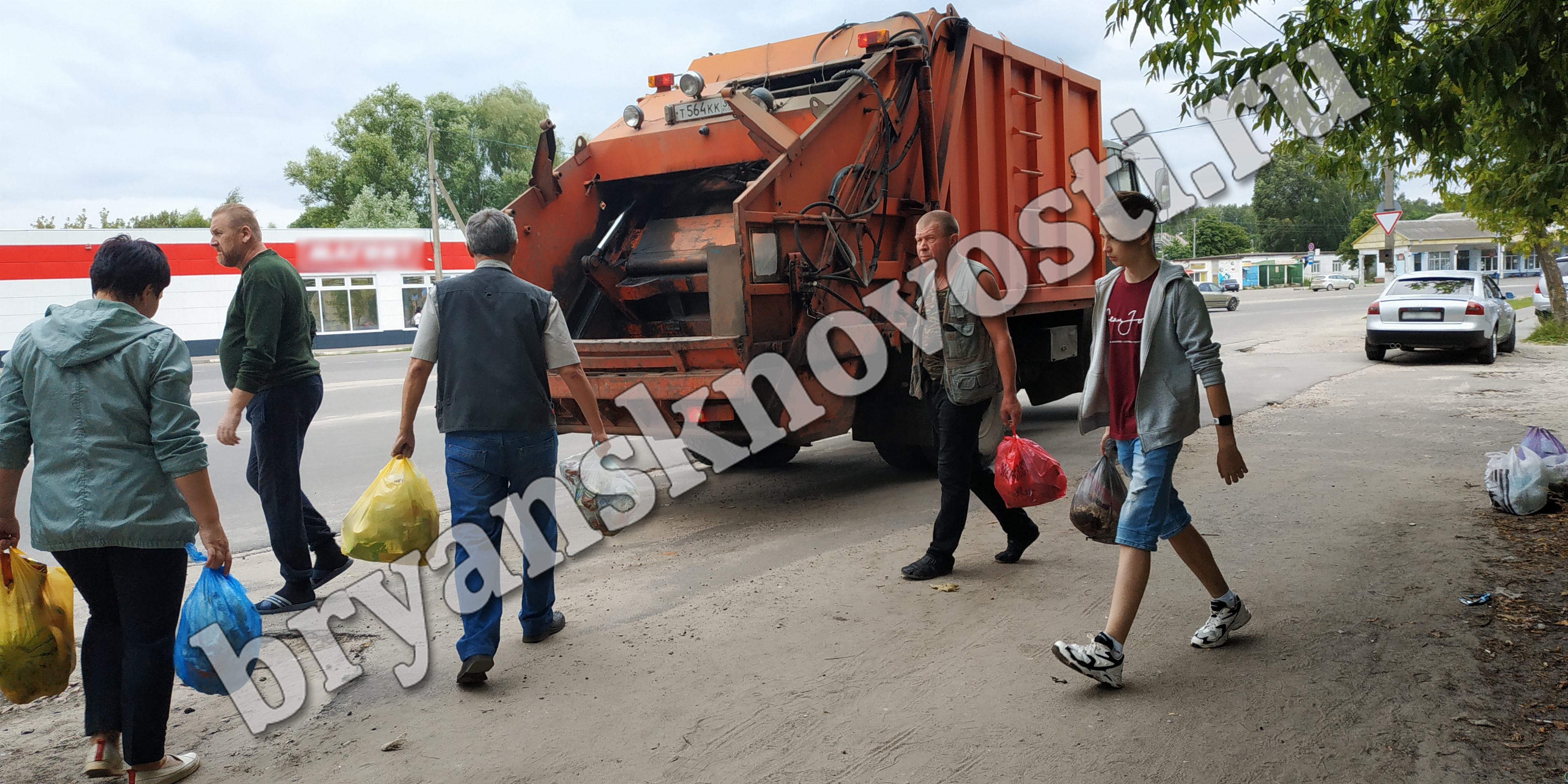 В Новозыбкове ветераны труда могут воспользоваться льготами по оплате за вывоз мусора