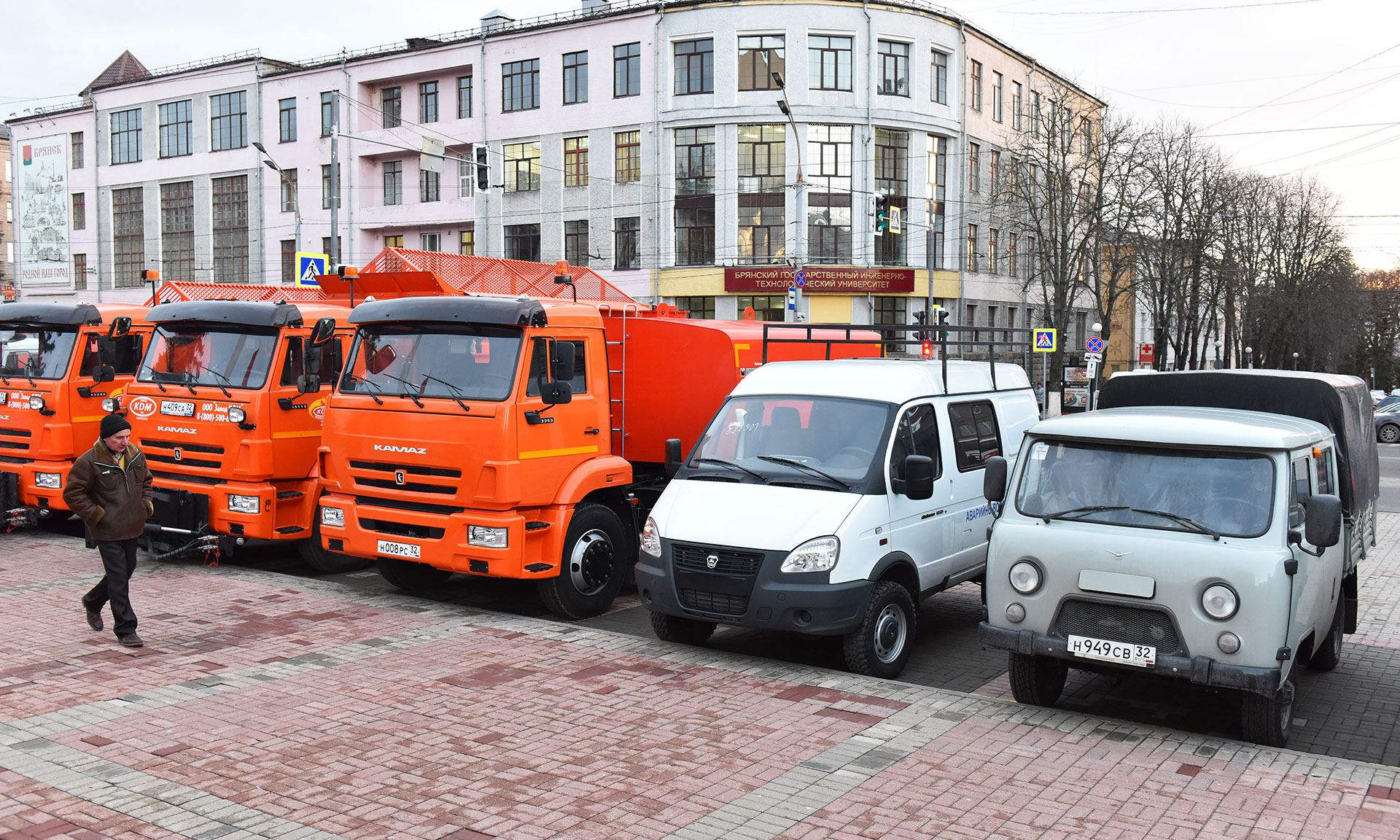 Все каналы пройдем: коммунальщики Новозыбкова получили новые машины