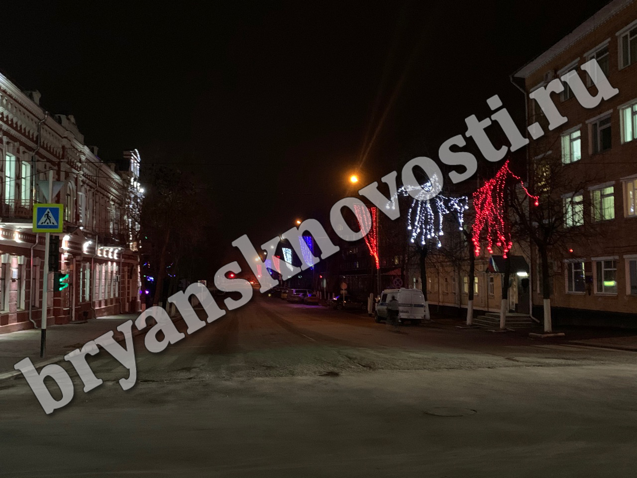 В Новозыбкове у здания полиции «зашагали лешие»