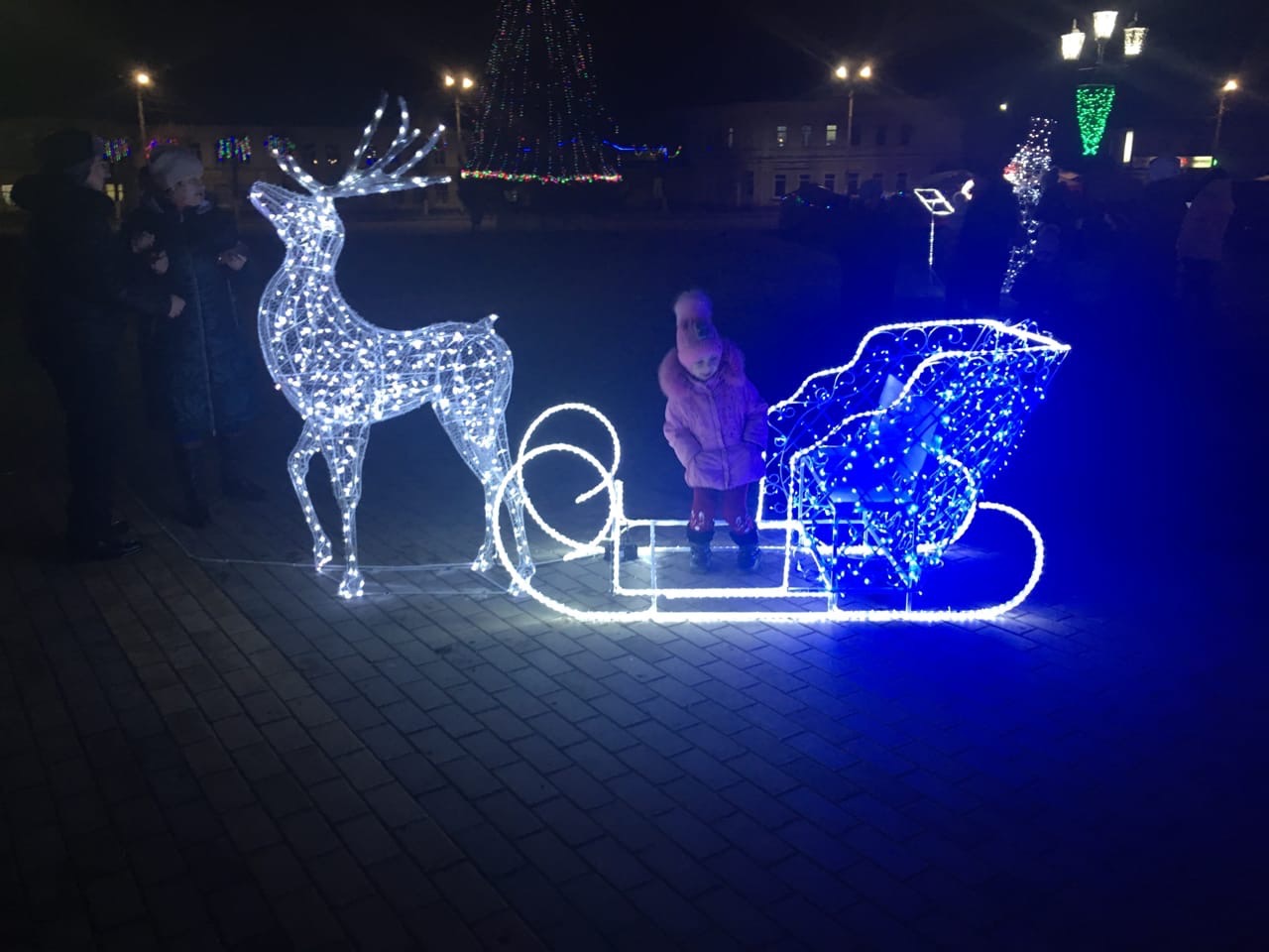 В Климово прибыли сказочная карета и снеговик