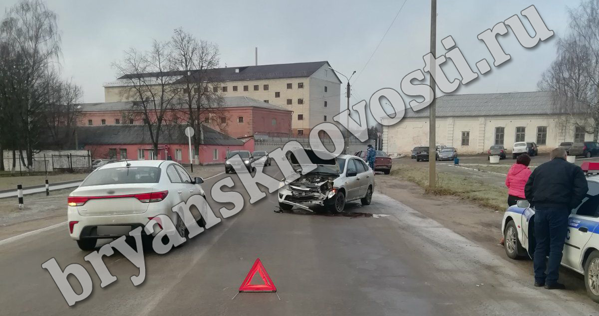 Два легковых автомобиля столкнулись в Новозыбкове
