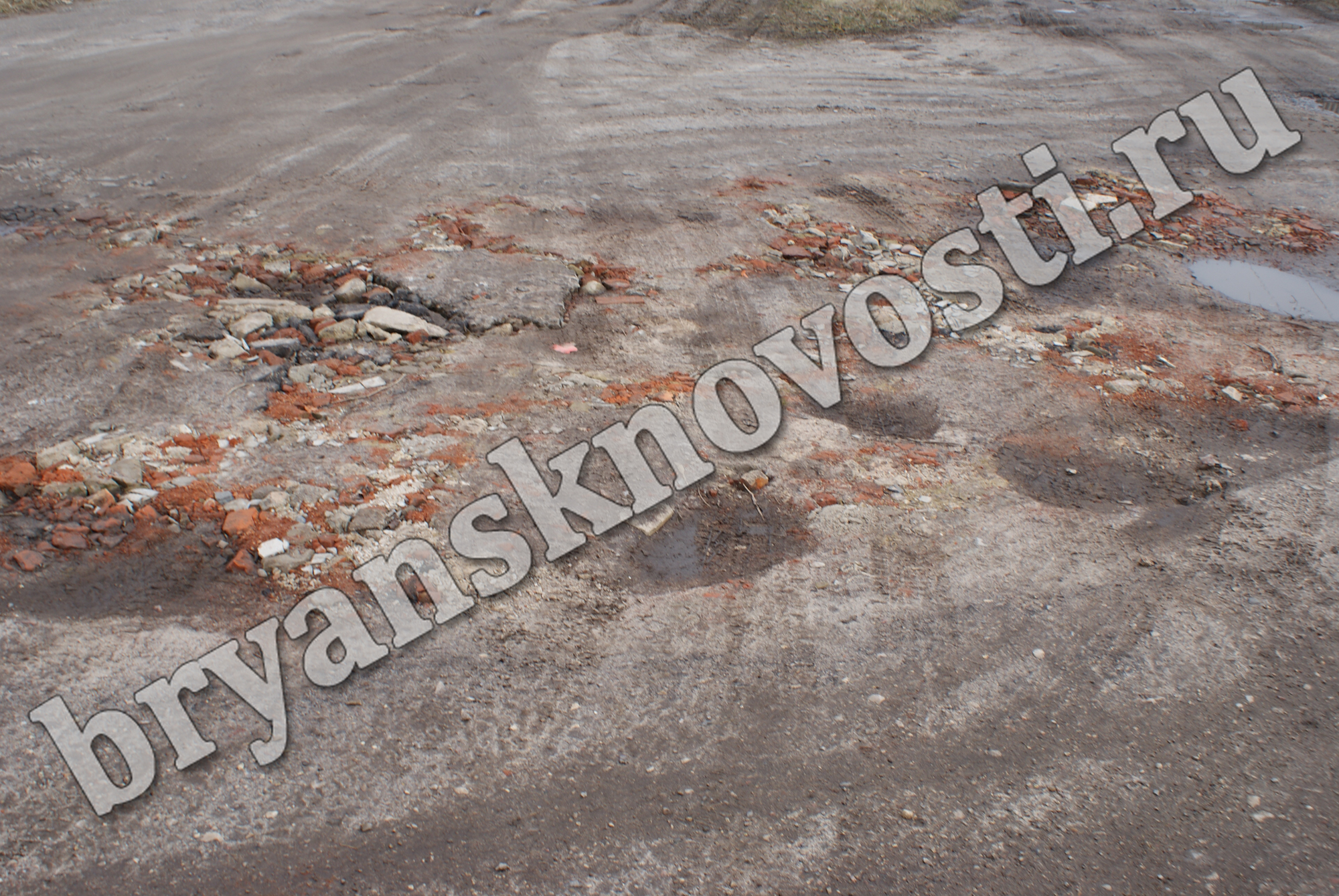 Пока только отписка: разбитой дороге в Новозыбковском округе ищут хозяина