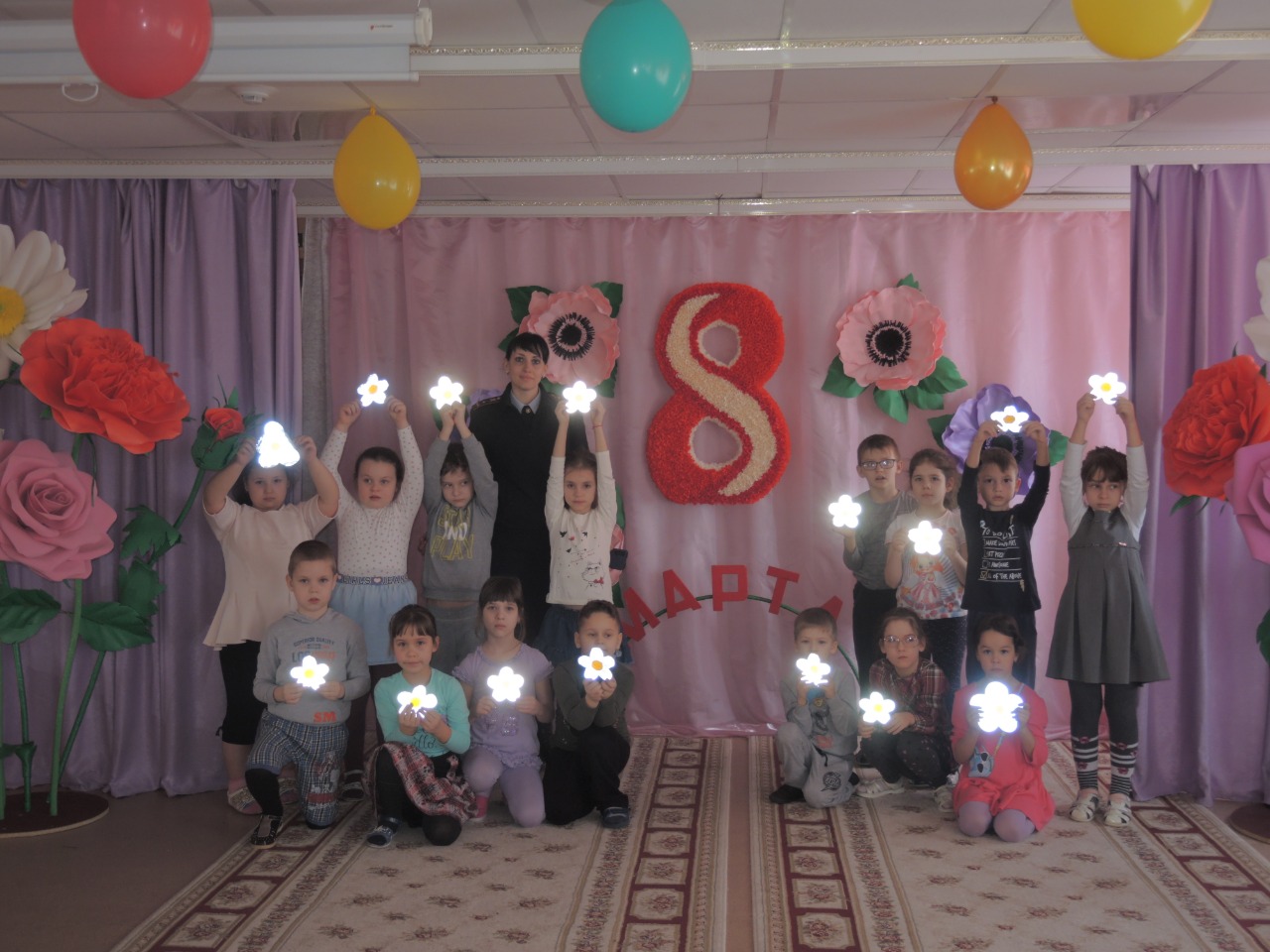 В Новозыбкове воспитанники детских садов стали участниками акции «8 марта в каждый дом»