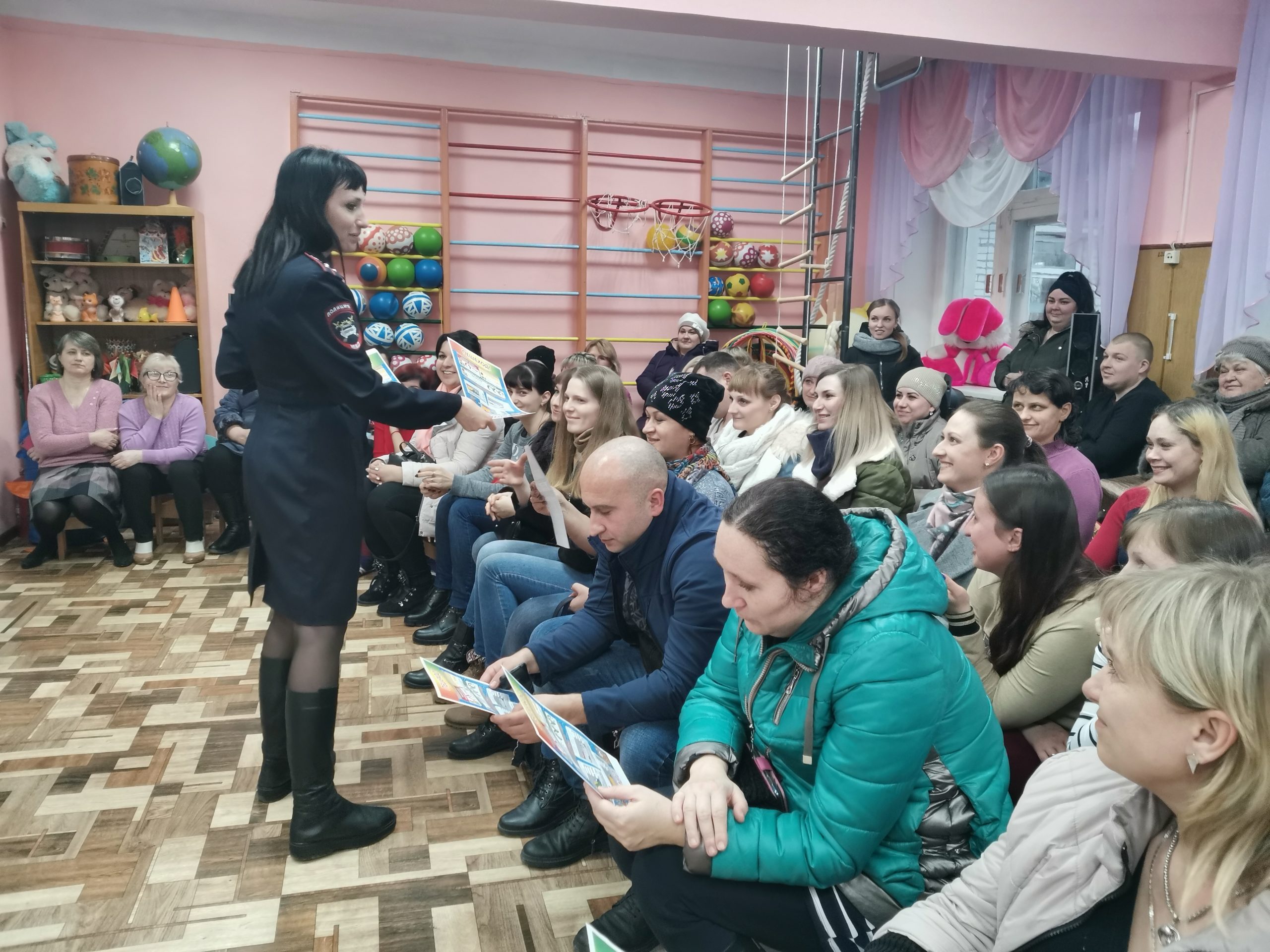 #Главныйпассажир: родителям в Новозыбкове еще раз напомнили о безопасной перевозке детей