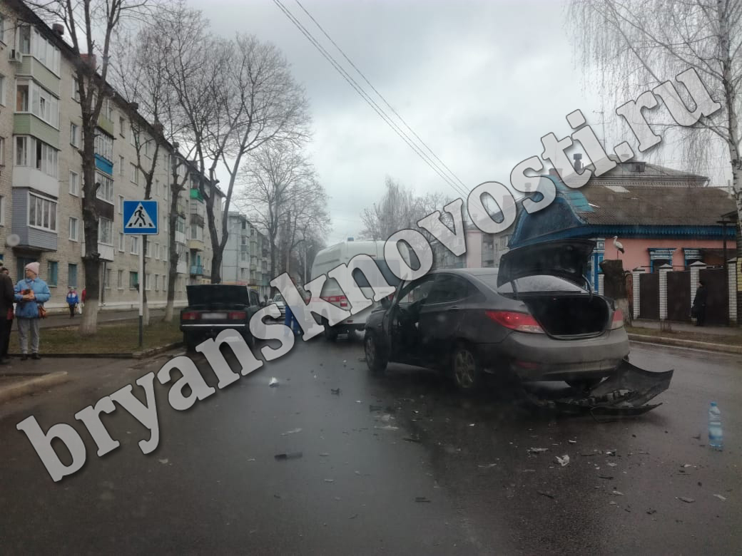 В Новозыбкове столкнулись две автоледи