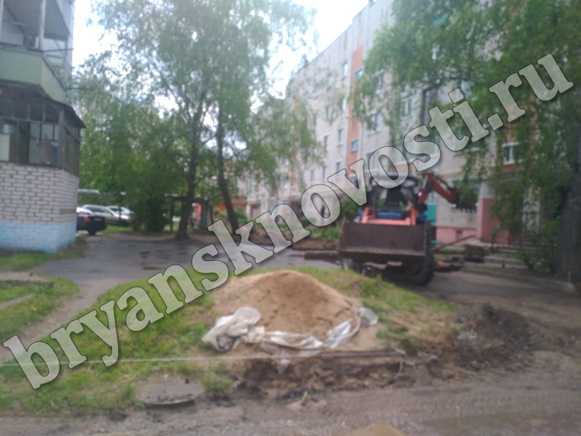 В Новозыбкове МКП «Благоустройство» продолжает работы на дворовых территориях
