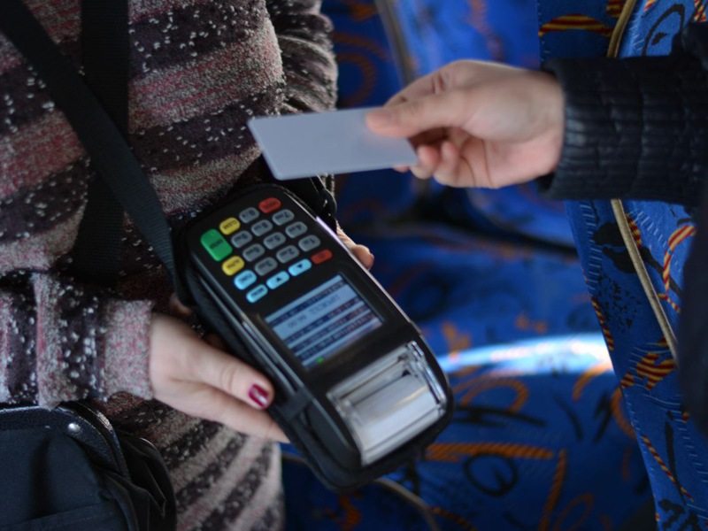 В Брянской области вместо бумажных будут действовать только электронные социальные проездные билеты