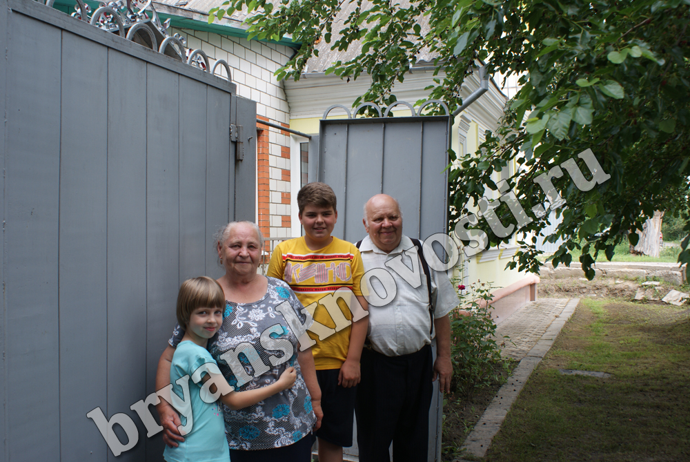 «Кто первый прекращает спор, тот выигрывает»: секреты счастливой семьи от золотых юбиляров Иванишко из Новозыбкова