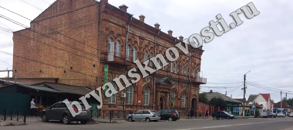 Новозыбковская городская типография новозыбков. Новозыбков ул первомайская 19. Банки в новозыбкове. Новозыбков памятники архитектуры. Новозыбков коммунистическая 33.