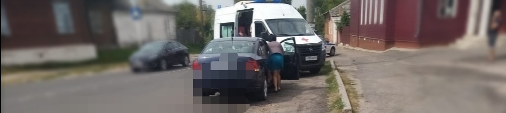 В Новозыбкове водитель сбила ровесницу. У пострадавшей перелом
