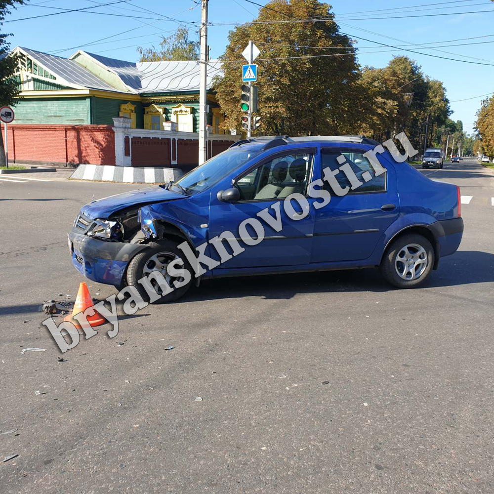 Автоледи из Климово устроила ДТП на светофоре в Новозыбкове